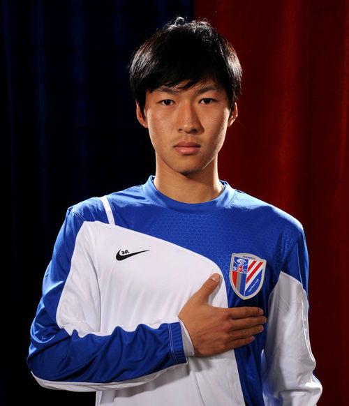 吴曦个人资料,足球场上的璀璨明星，从青涩少年到国家队核心