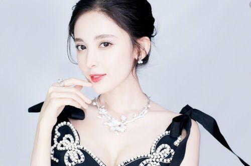 古力娜扎个人资料,新疆美女的璀璨星途与时尚魅力